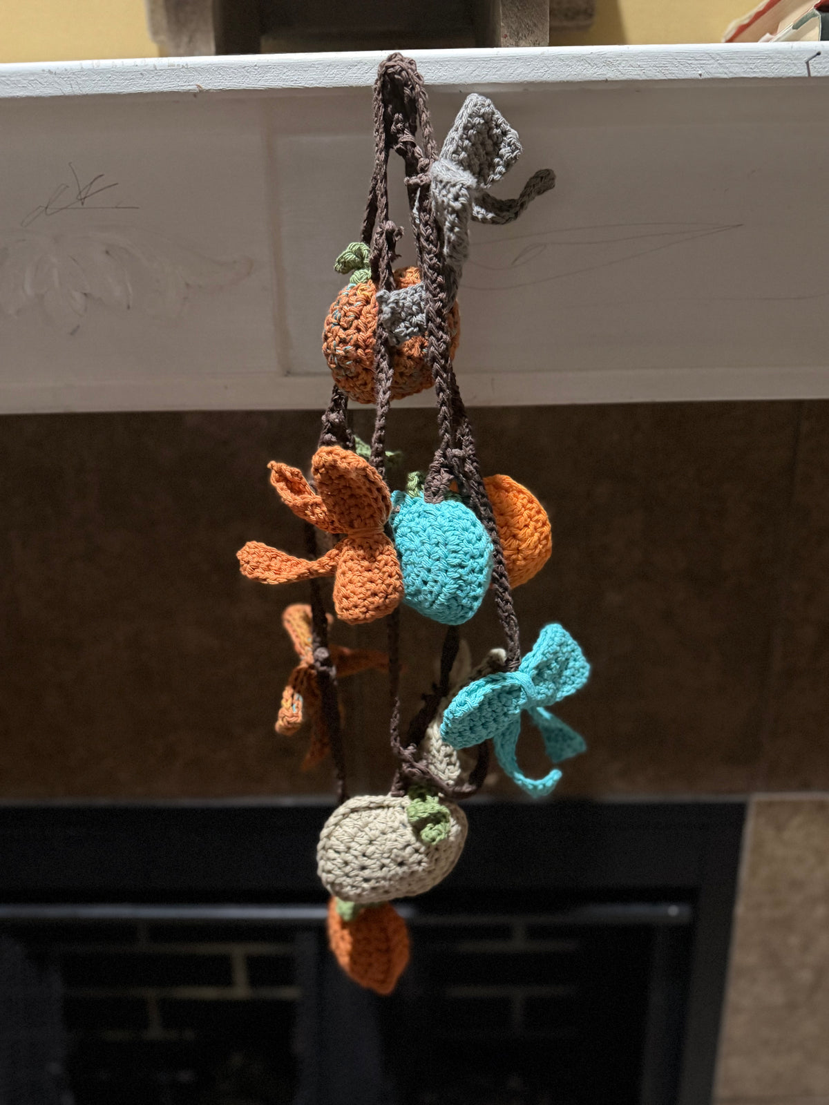 Pumpkin and bow garland