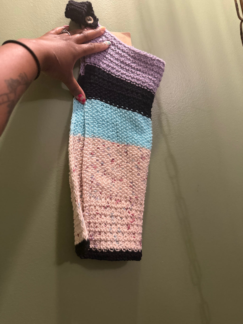 Knitted hanging towel