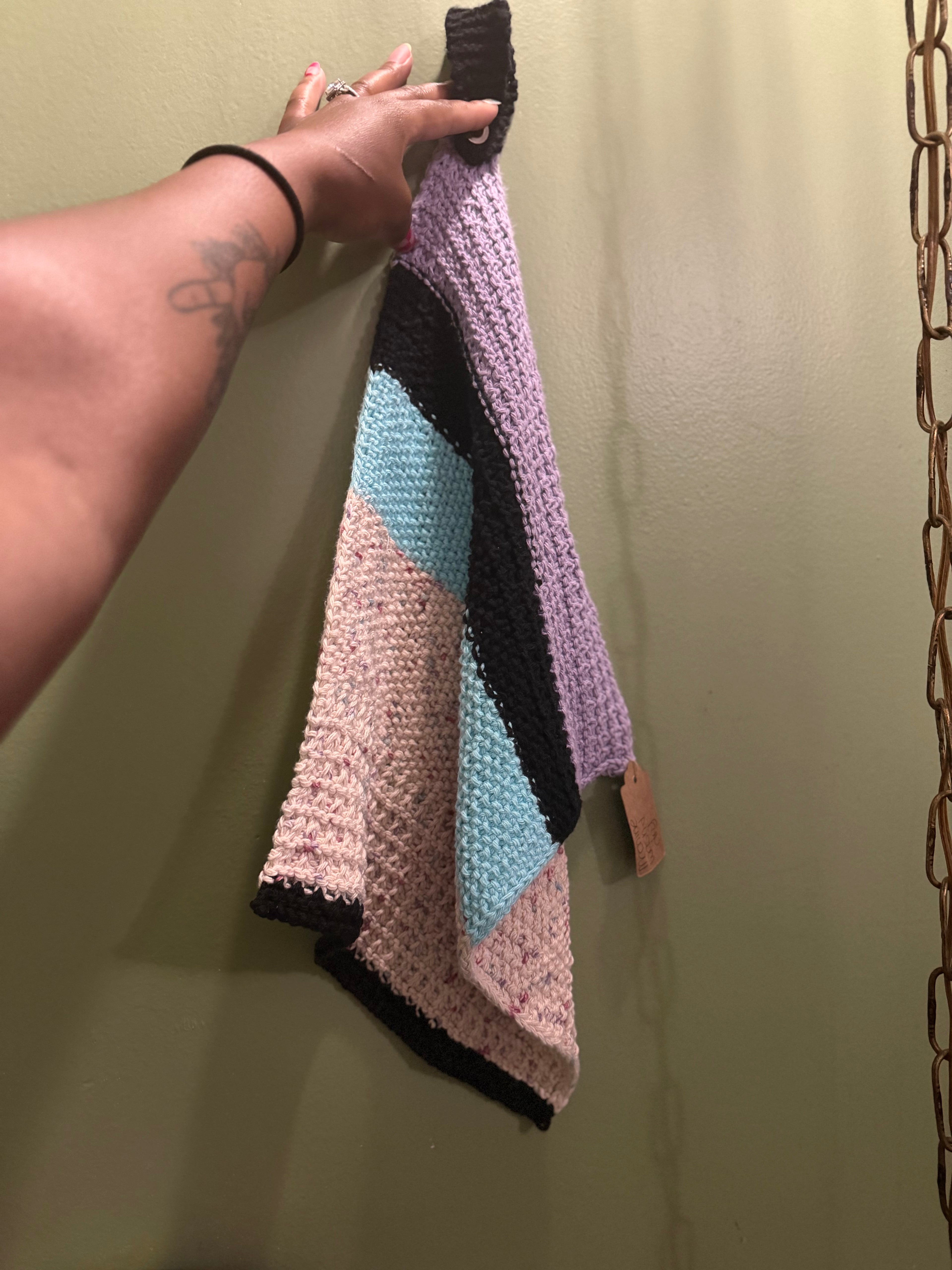 Knitted hanging towel