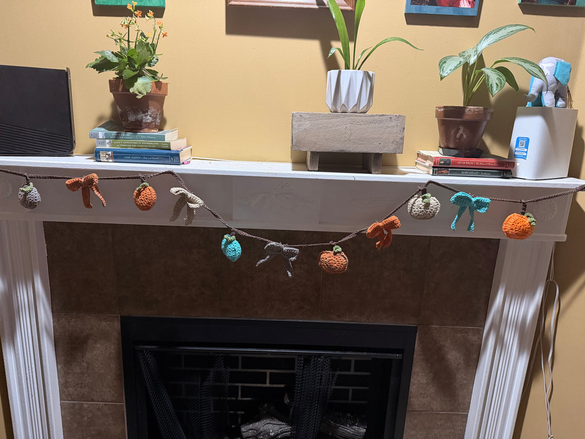Pumpkin and bow garland