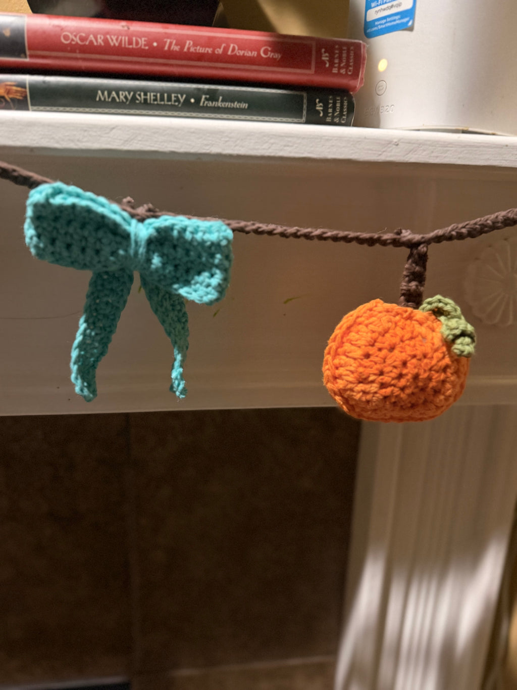 Pumpkin and bow garland