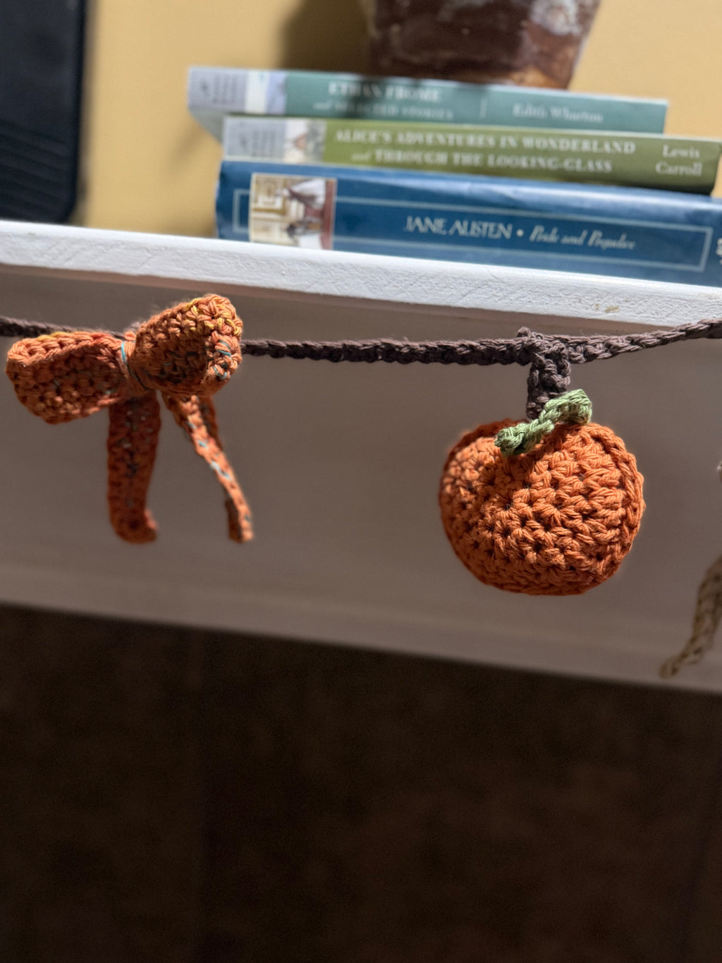 Pumpkin and bow garland