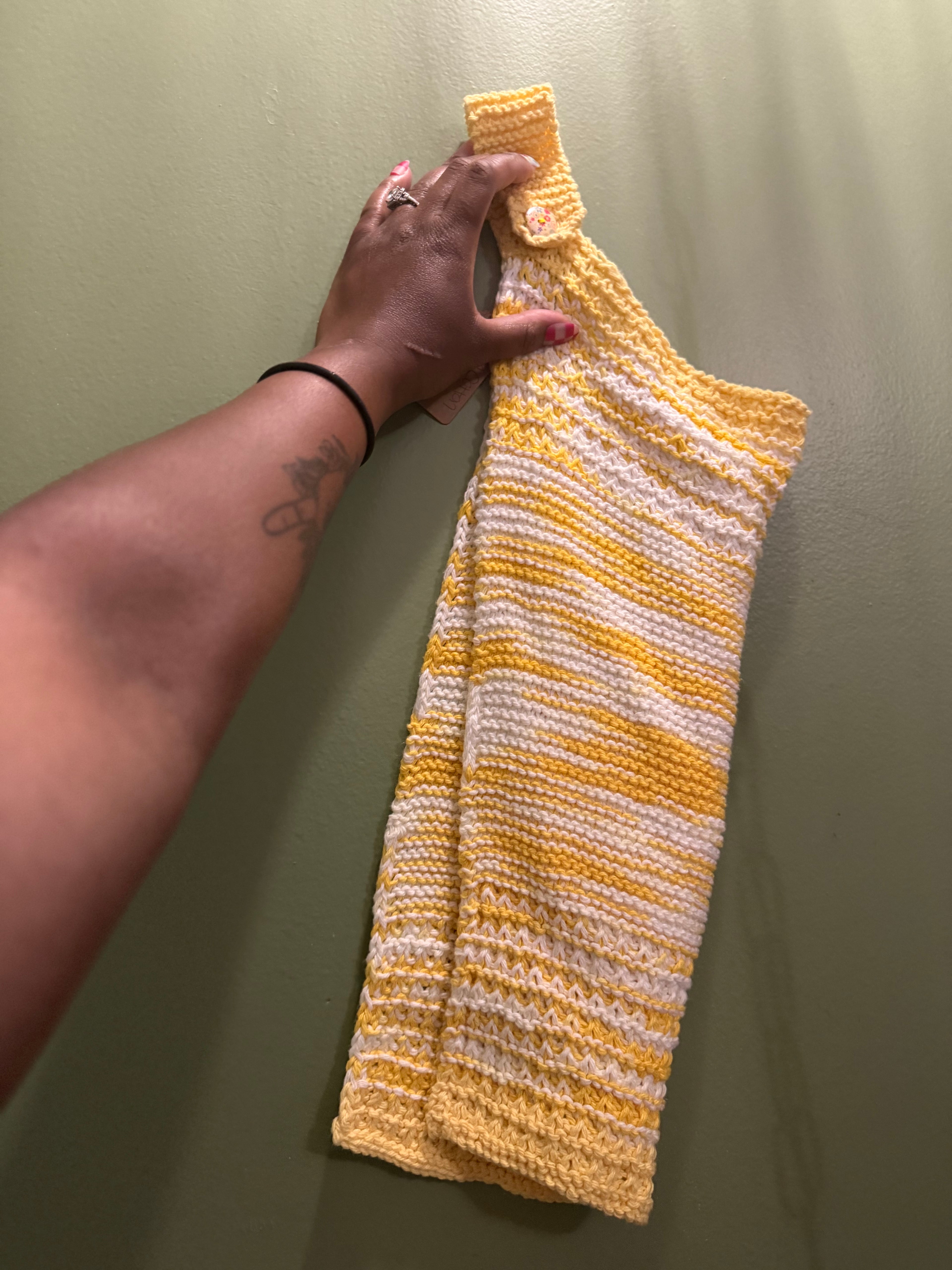 Knitted hanging towel