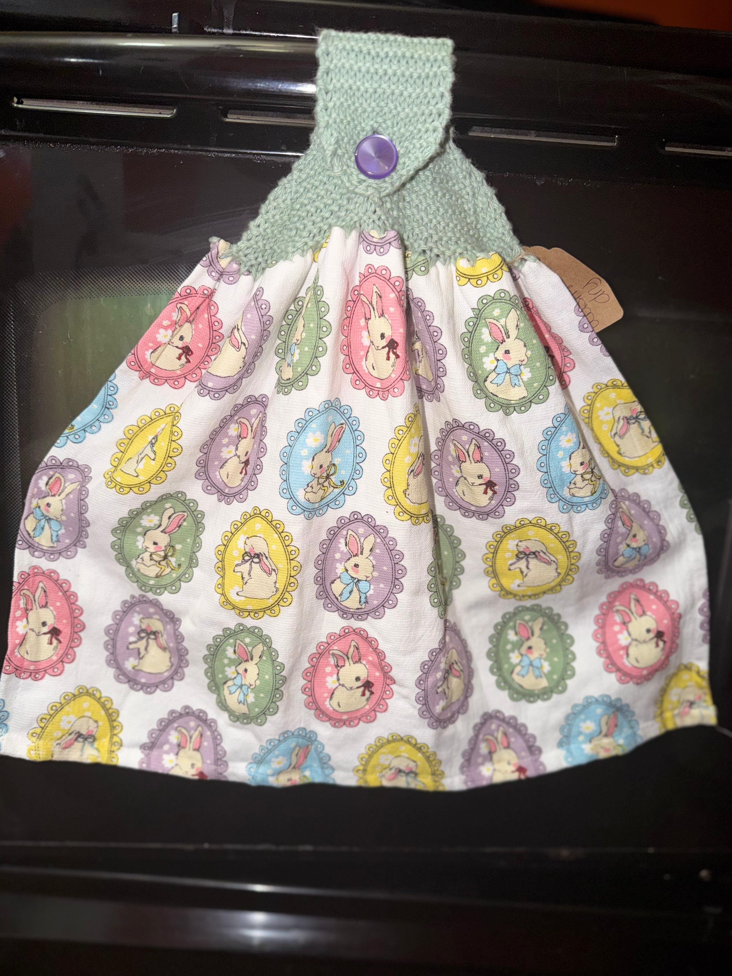 Knit top hanging towel