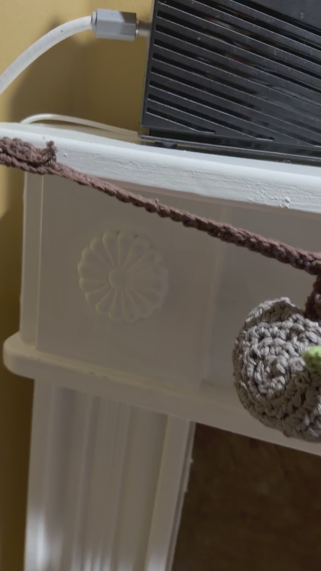 Pumpkin and bow garland